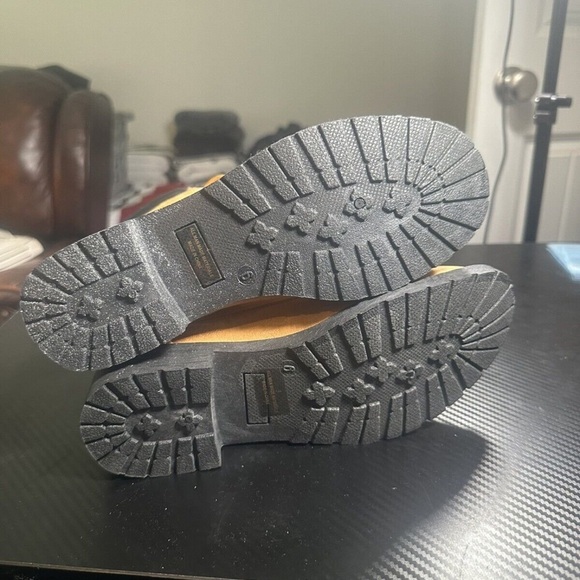 Size 6 - Women's Boots Tie Ankle High Rue21 NWT Faux Suede - Picture 3 of 6